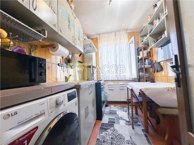 Apartament cu 2 camere decomandat în Cornișa