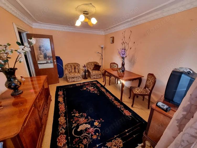 Apartament cu 3 camere decomandat în Km 4