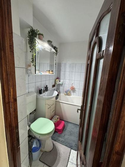 Persoana fizica, vand apartament 2 camere semidecomandat