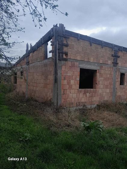 Casă cu Teren 300 Mp în Micești