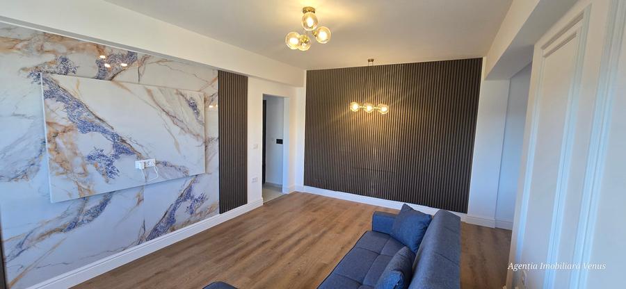 Apartament cu 4 camere decomandat în Central