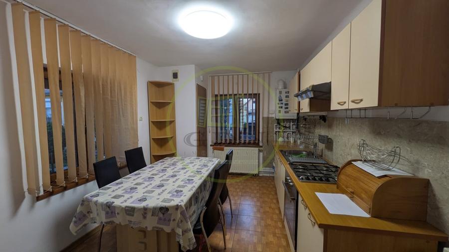 Casă cu 5 camere cu Canalizare în Piața Cluj