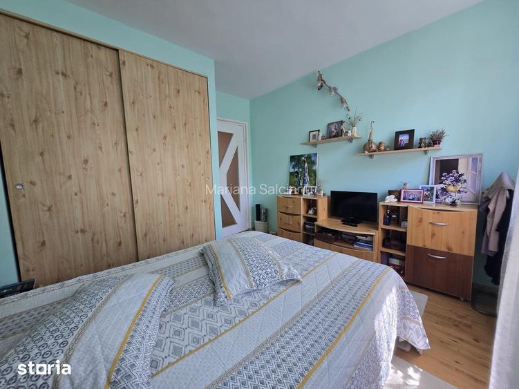 Apartament cu 3 camere de vanzare - B dul 1 Mai