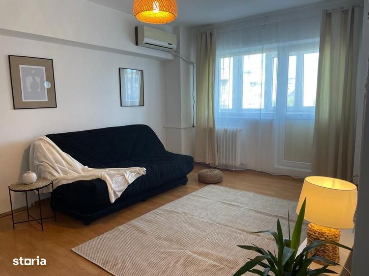 Apartament cu 3 camere semidecomandat, mobilat în Brâncoveanu