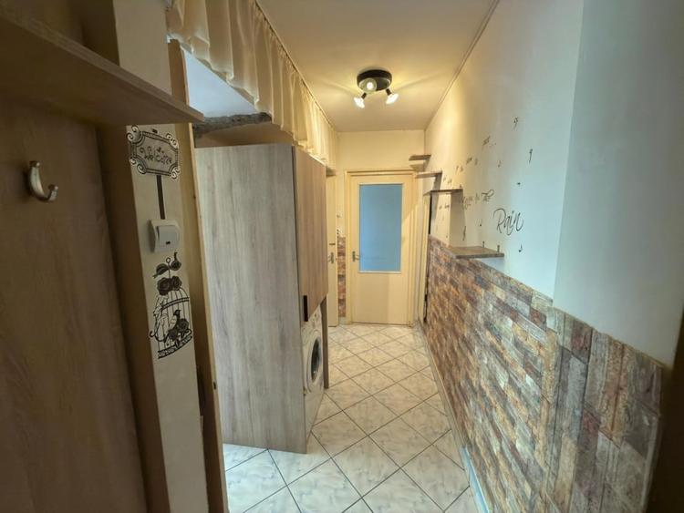Apartament cu 2 camere semidecomandat, mobilat în Malu Roșu