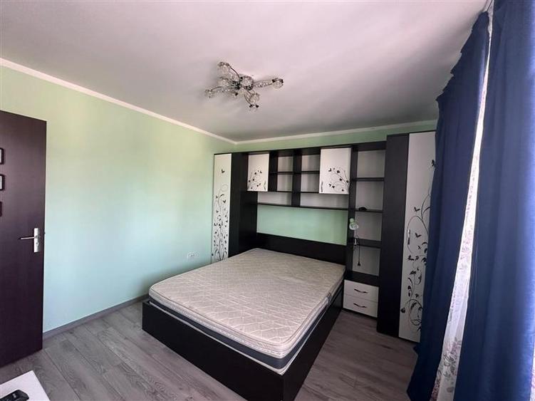 Apartament cu 2 camere semidecomandat, mobilat în Podu Roș