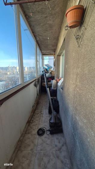 Apartament cu 3 camere semidecomandat, mobilat în Titan