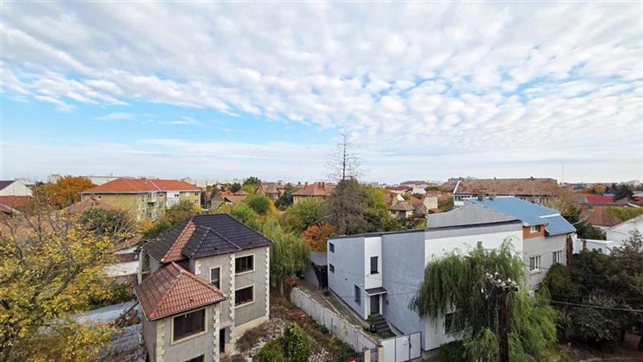 Apartament cu 3 camere decomandat în Elisabetin