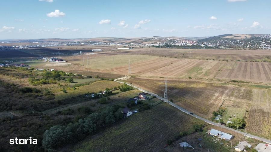 Teren de 20900 mp, în Miroslava