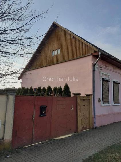 Casă cu 5 camere cu Teren 1000 Mp în Central