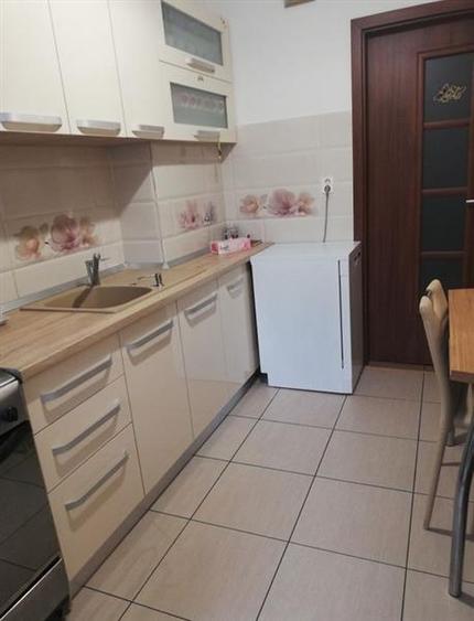 Apartament cu 3 camere semidecomandat, mobilat în Gării