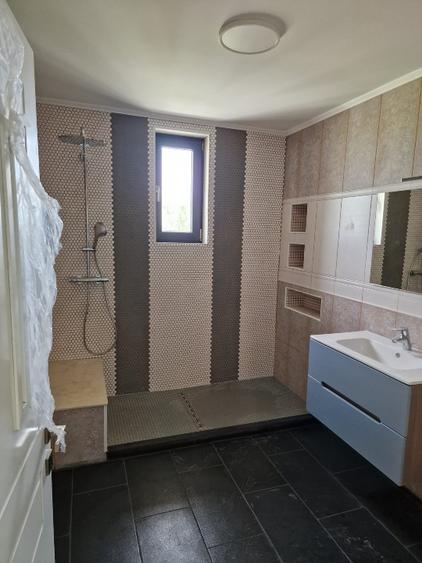 Apartament cu 5 camere decomandat în Central