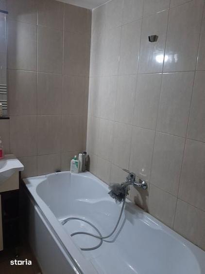 Inchiriez apartament 3 camere 80m - 2