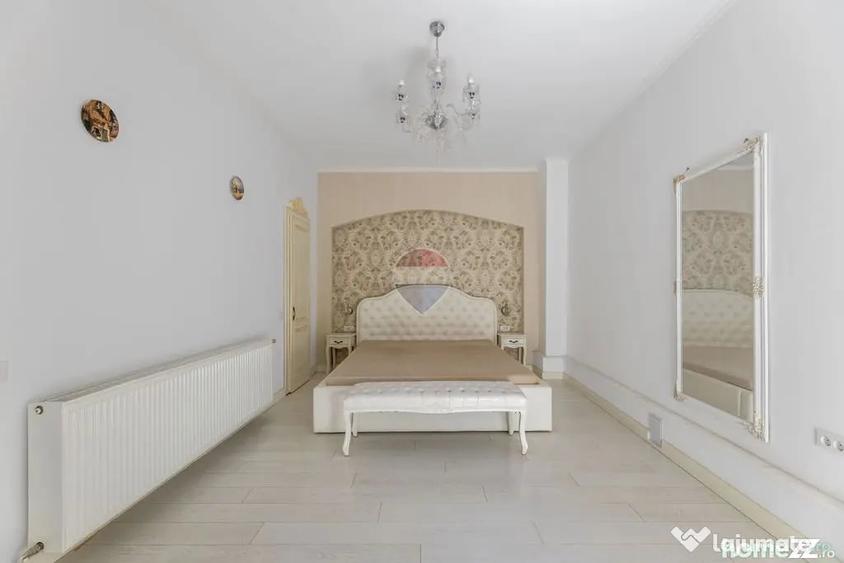 Apartament cu 3 camere semidecomandat în Central