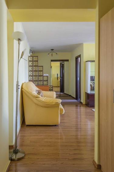 Apartament cu 3 camere decomandat în Berceni