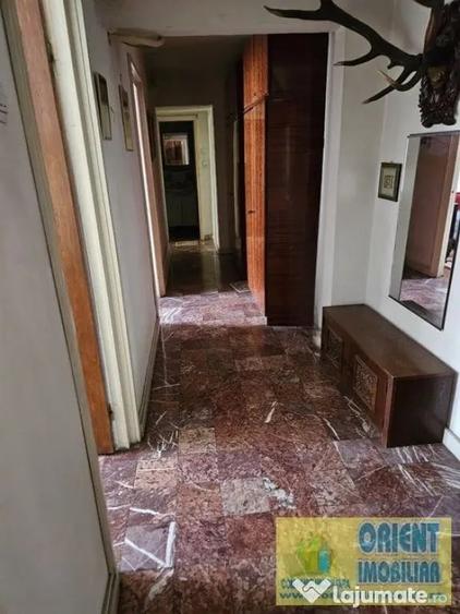 Apartament cu 3 camere decomandat în Central