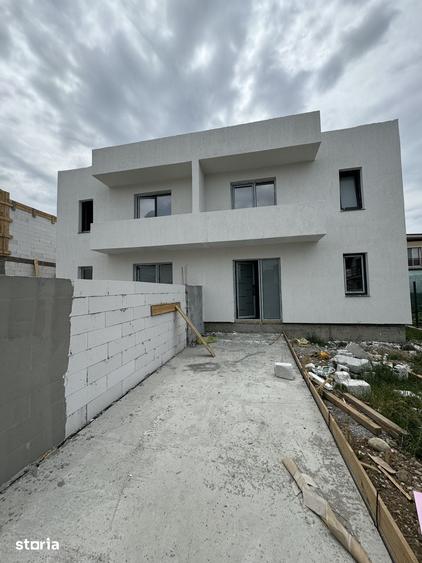 Casă cu 5 camere cu Teren 100 Mp în Central