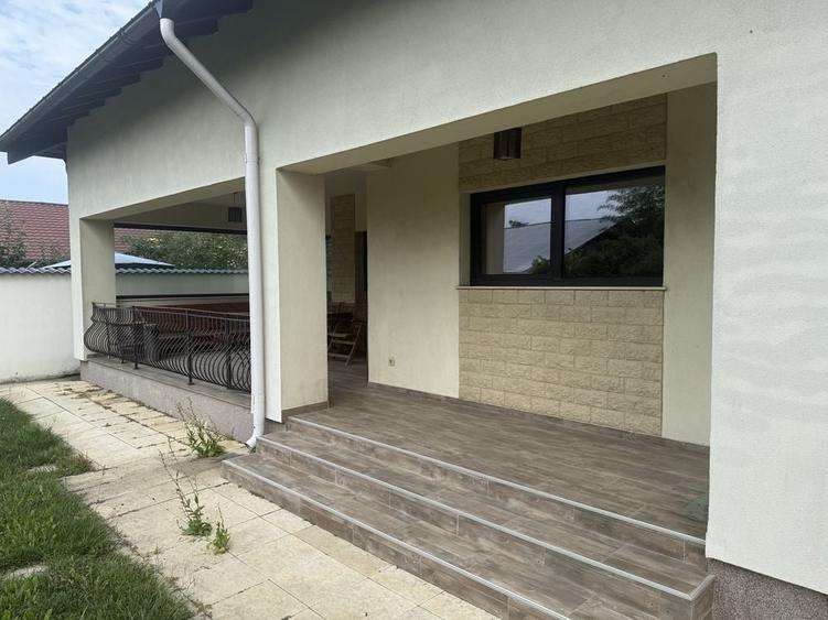 Casă cu 4 camere în Lipănești