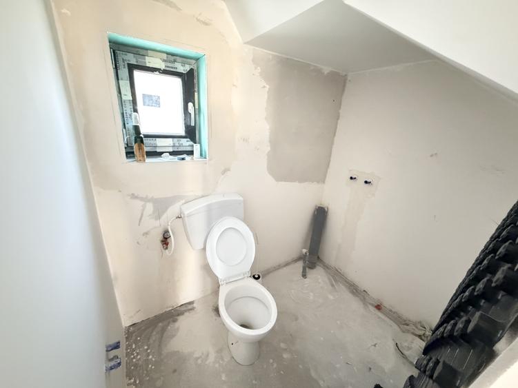 Duplex cu 4 camere cu Canalizare în Exterior Sud