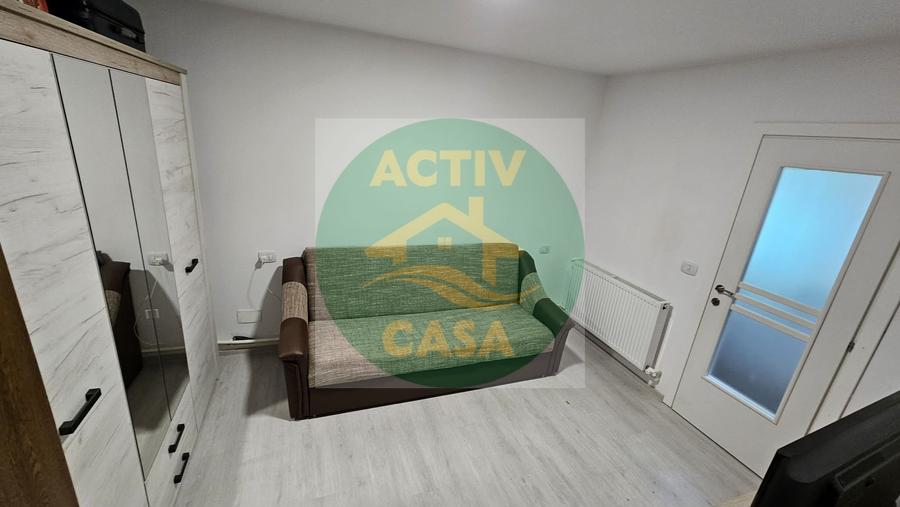 Apartament cu 3 camere decomandat în Est