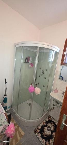 Casă cu 4 camere decomandat în Central