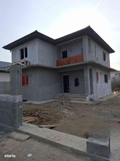 Casă cu 4 camere în Preajba