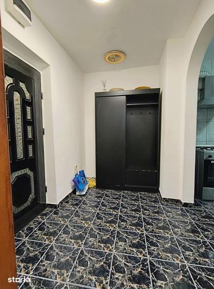 Apartament cu 3 camere semidecomandat, mobilat în Pantelimon