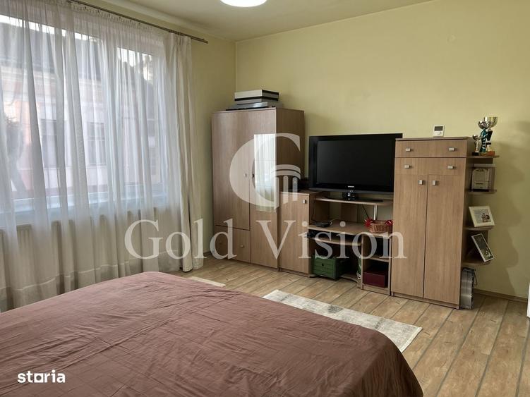Casă cu 4 camere în Central