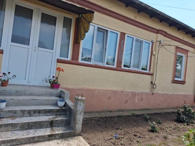 Casă cu 3 camere în Coșoveni