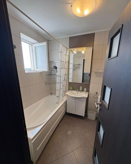 Apartament cu 3 camere decomandat în Ghencea