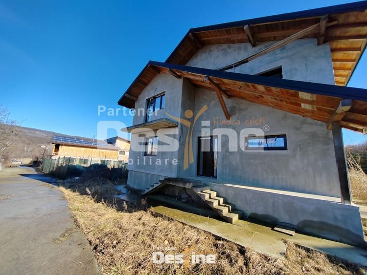 Casă individuală cu 4 camere cu Teren 470 Mp în Bârnova