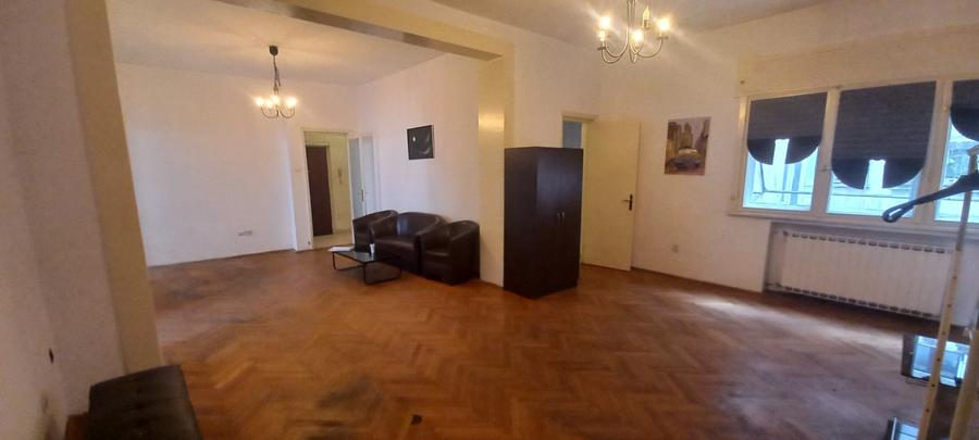 Apartament cu 3 camere decomandat în P-ța Universității
