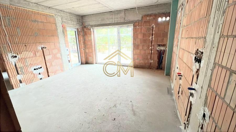 Apartament cu 2 camere semidecomandat în Cristian
