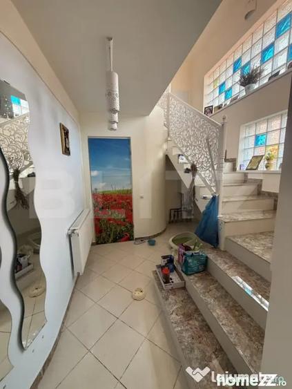 Casă cu 5 camere cu Teren 3837 Mp în Central