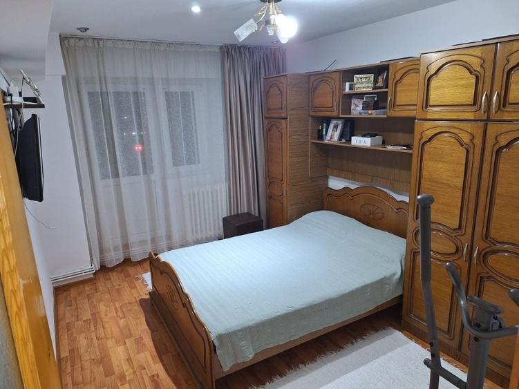 Apartament cu 3 camere nedecomandat în Central