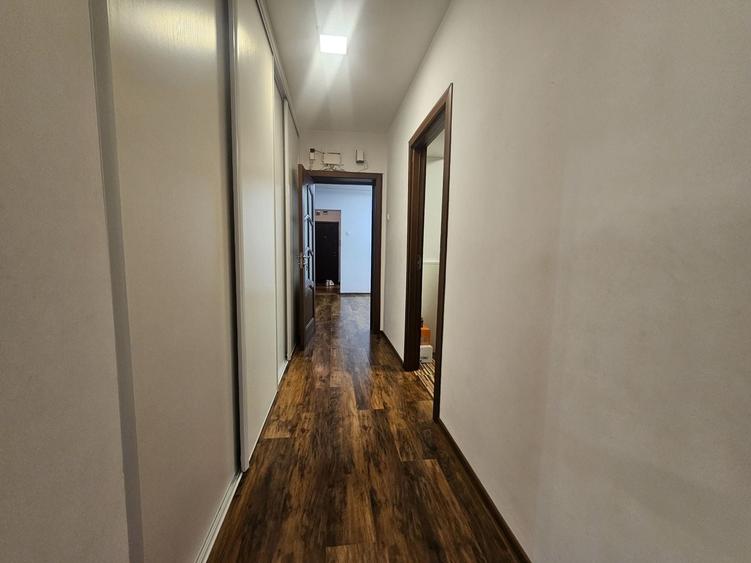 Apartament cu 4 camere decomandat, mobilat în Tomis III