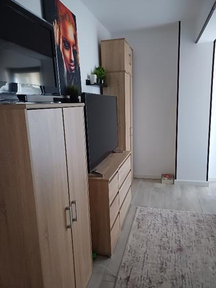 Apartament cu 3 camere decomandat în Fundeni