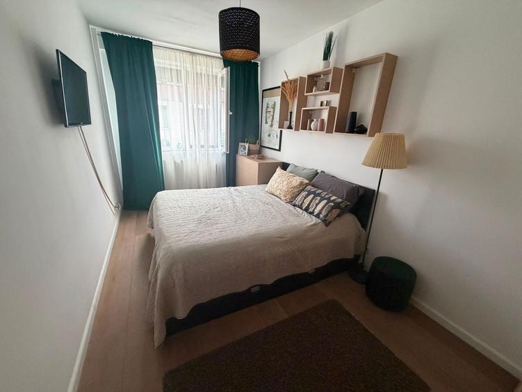 Apartament cu 3 camere decomandat, mobilat în Central