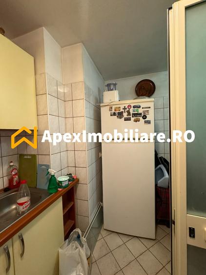 Apartament cu 3 camere decomandat, mobilat în Valea Ialomiței
