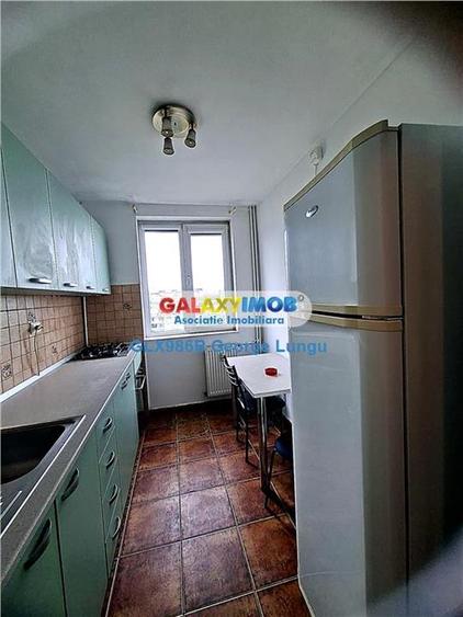 Apartament cu 3 camere semidecomandat în Drumul Taberei