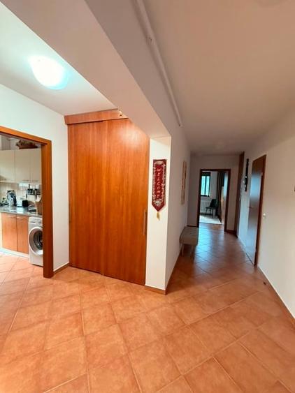 Apartament cu 3 camere decomandat, mobilat în Central