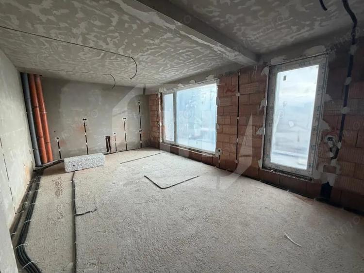 Apartament cu 4 camere semidecomandat în Mărăști