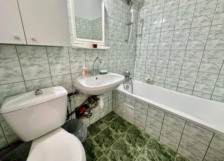 Apartament cu 2 camere semidecomandat, mobilat în 1 Mai