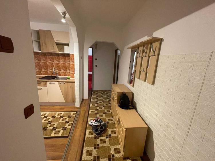 Apartament Doua Camere, decomandat, et 3 - 3