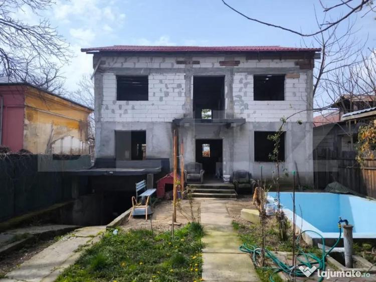 Casă cu 5 camere cu Teren 585 Mp în George Enescu