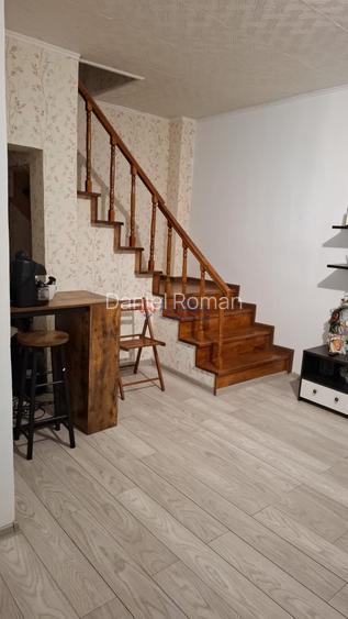 Stadion – casă cu 5 camere, mansardă și curte pavată