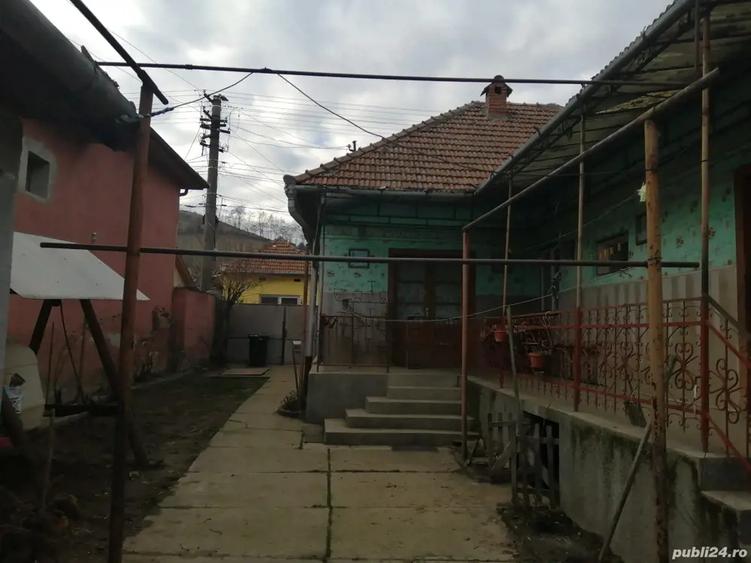 Casă cu 4 camere cu Teren 1000 Mp în Cugir