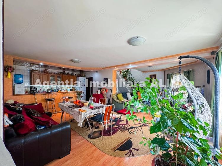 Casă cu 5 camere cu Teren 329 Mp în Ceangăi