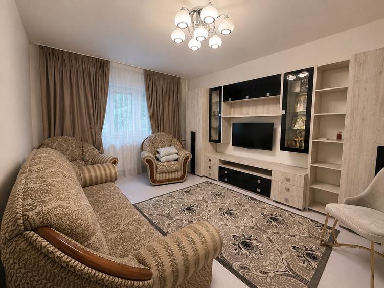 Apartament cu 3 camere decomandat în Rahova