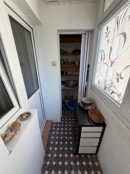 Apartament cu 4 camere decomandat, mobilat în Crângași